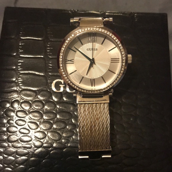 Guess Accessories - Guess silver and crystal face watch